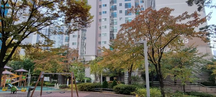 DMC아이파크 단지내 전경(사진=류태민 기자)
