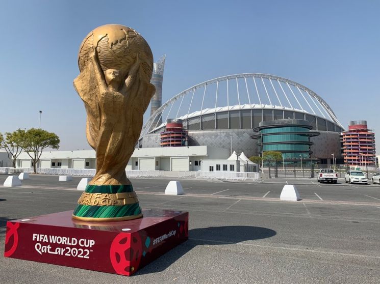 “피로 얼룩진 카타르 월드컵” … 화려한 겉모습 뒤엔 인권 논란 