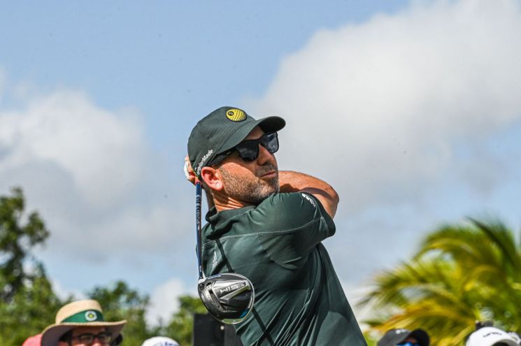 '4에이스' '스팅어' '펀치' '스매시', LIV 골프 결승 진출