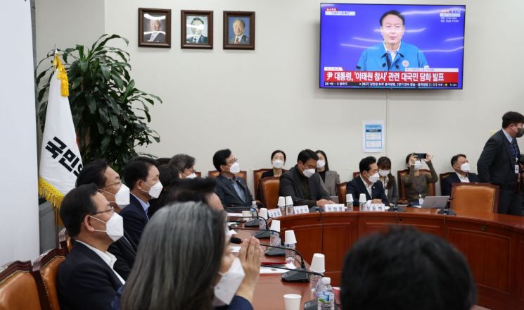 [이태원 참사]與, 국가애도기간 선포에 “검은리본 패용·축제 행사 자제 지켜달라”