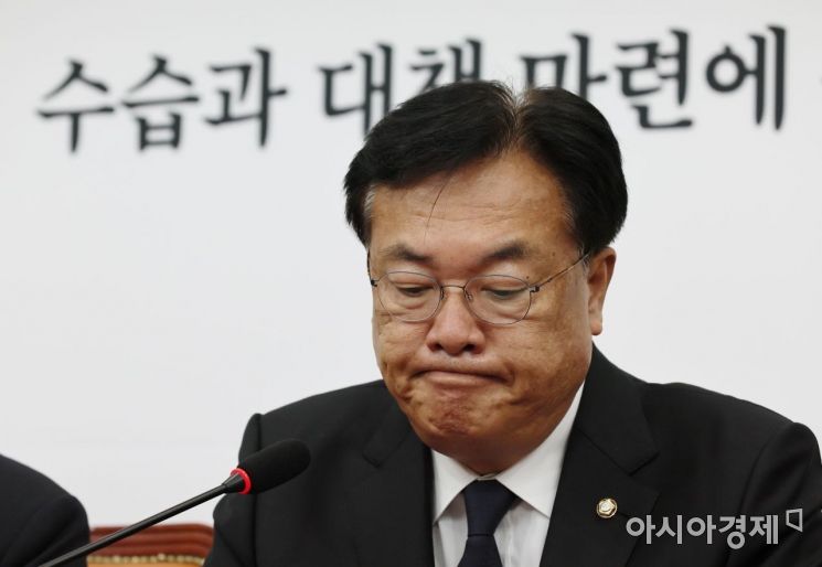 정진석 국민의힘 비상대책위원장이 31일 국회에서 열린 비상대책위원회의에 참석, 발언을 마친 후 침통한 표정을 짓고 있다./윤동주 기자 doso7@