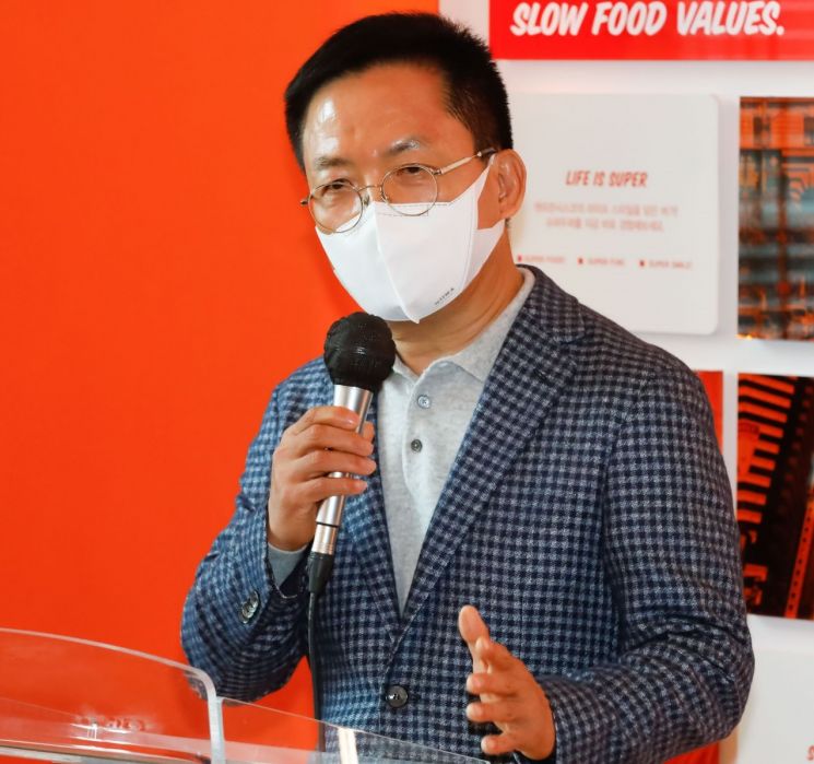 美 샌프란 명물 버거 '슈퍼두퍼' 육즙 가득 패티 일품