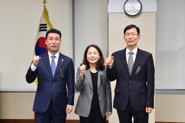 부울경 초광역동맹 실무회의에 모인 3개 시도 기획조정실장. 왼쪽부터 하종목(경남도), 송경주(부산시), 서남교(울산시) 기획조정실장.