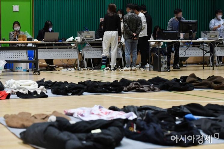 지난 1일 오후 6시 30분 기준 유가족, 부상자 등 35명이 찾아와 46개 물품이 주인 곁으로 돌아갔다. 용산경찰서는 유실물 센터를 6일 오후 6시까지 24시간 운영한다./강진형 기자aymsdream@