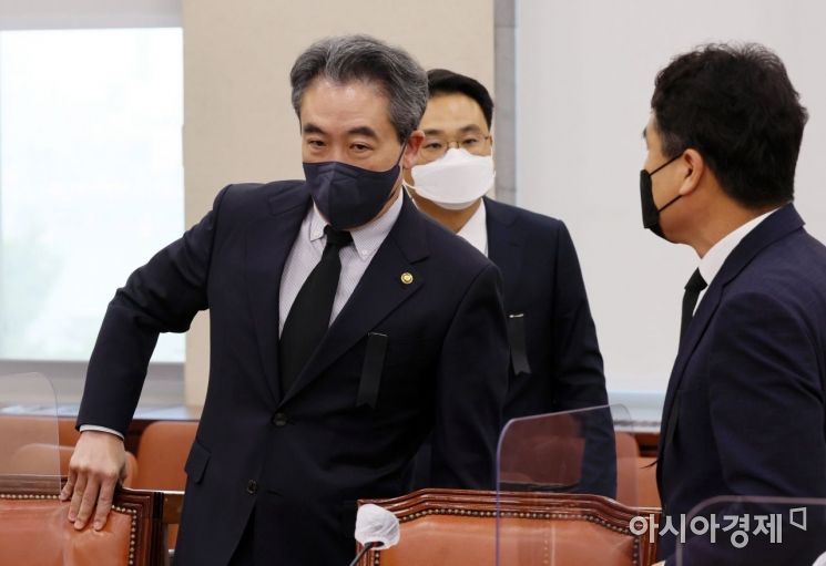 윤희근 경찰청장이 1일 국회에서 열린 이태원 참사 관련 긴급 현안보고에 출석 하고 있다./윤동주 기자 doso7@