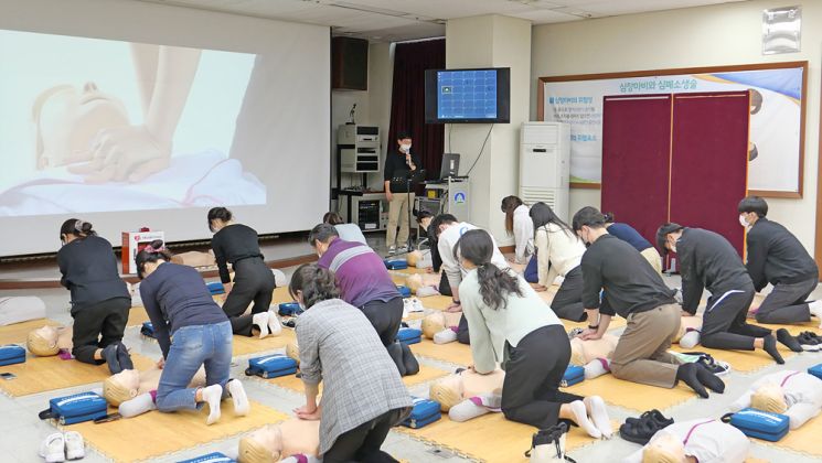 도봉구, 심정지 환자 살리는 '구민 심폐소생술 교육' 상시 운영