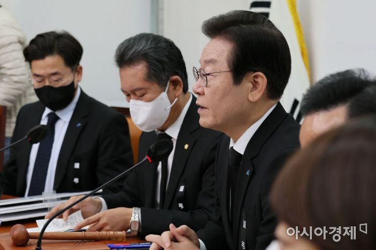 이재명 더불어민주당 대표가 2일 국회에서 열린 최고위원회의에 참석, 모두발언을 하고 있다./윤동주 기자 doso7@