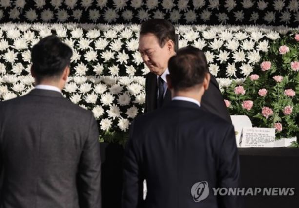 사흘째 조문 나서는 尹…진상 규명 지시하며 "안타깝다"