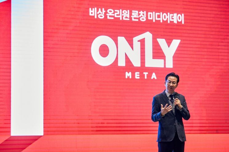 김태진 비상교육 러닝컴퍼니 대표가 스마트 학습 시스템 ‘온리원’(OnlyOne)에 대해 설명하고 있다.