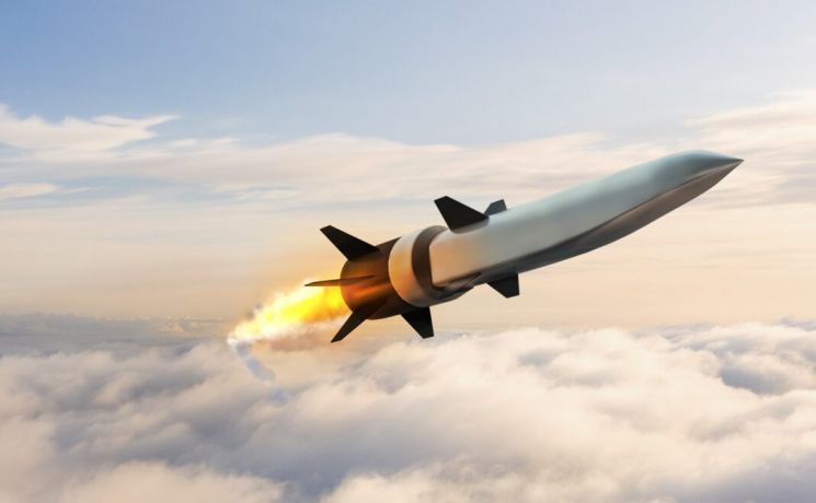 日 방위성, 극초음속 미사일 2030년까지 실전배치 검토…"中·北 핵위협 억제"