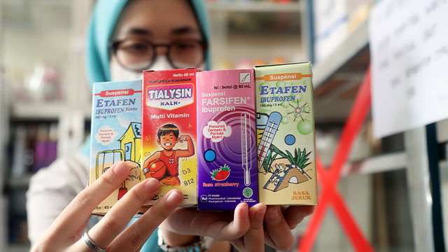 세계보건기구(WHO)가 인도네시아산 시럽 약품 8종이 사망까지 부를 수 있는 유해 성분을 포함하고 있다고 경고했다. 사진제공=EPA·연합뉴스