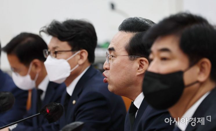 박홍근 더불어민주당 원내대표가 3일 국회에서 열린 정책조정회의에 참석, 모두발언을 하고 있다./윤동주 기자 doso7@