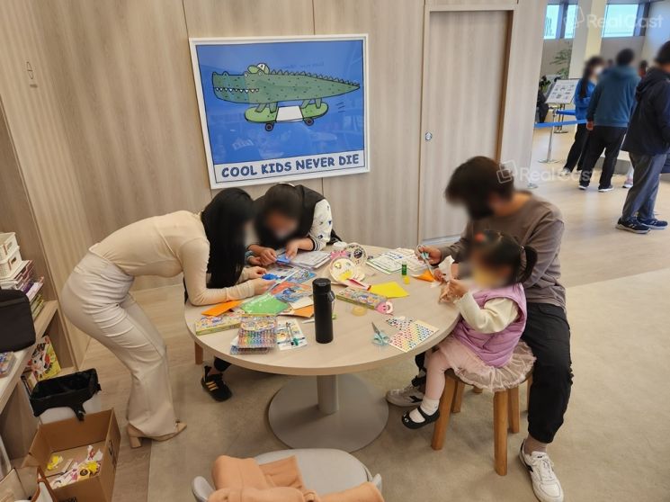 ‘아산자이 그랜드파크’ 모델하우스 ‘문전성시’, 이색 체험형 부스에 좋은 반응