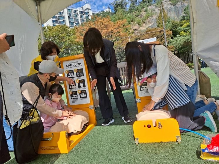 강남구, 지방세 1313억원 환급 ...강북구 신규 공무원 80명 CPR교육