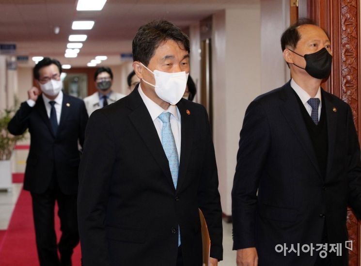 이주호 "기초학력은 인권…디지털 교과서·AI 튜터 도입"