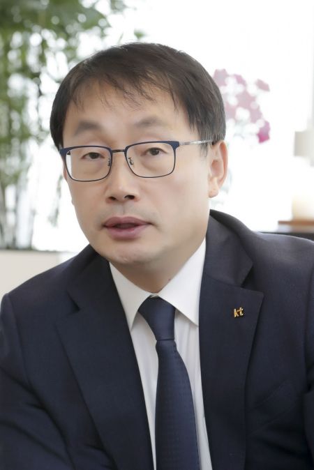 구현모 KT 대표, 연임 포기…사퇴 의사 전달 