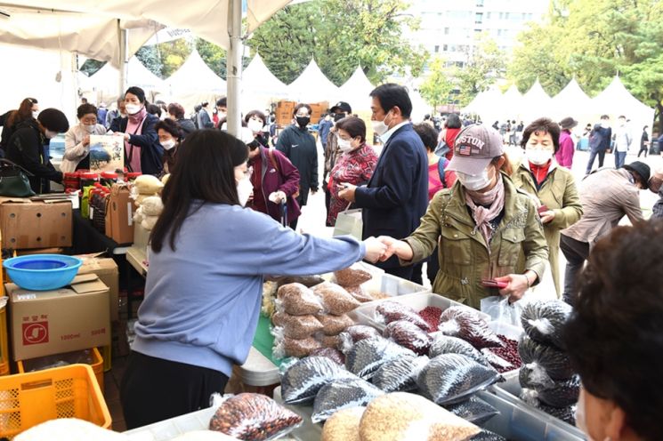 관악구, 온·오프라인 취업박람회 개최... 서초구, 우수 중소기업 판매전 3년만에 개최 