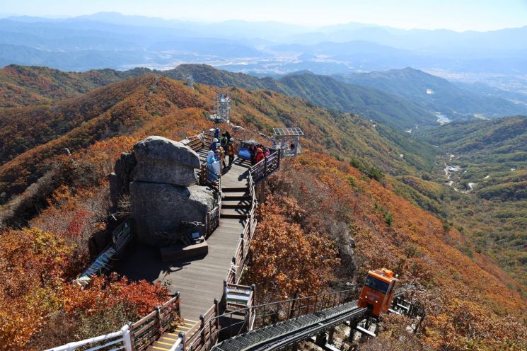 경남 함양 대봉산휴양밸리 가을 전경.