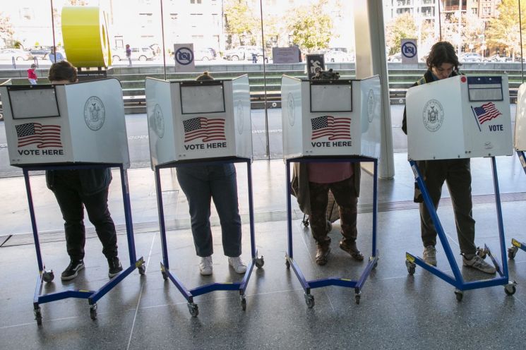 [美중간선거]유권자 10명 중 7명, 출구조사서 "미국 상황에 불만" 