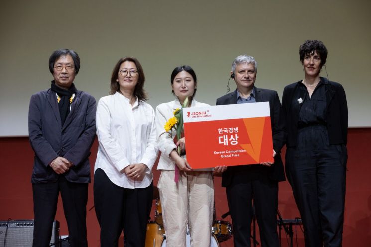 동서대학교 출신 정지혜 감독의 영화 ‘정순’이 전주국제영화제 한국경쟁 부문 대상을 받았다.