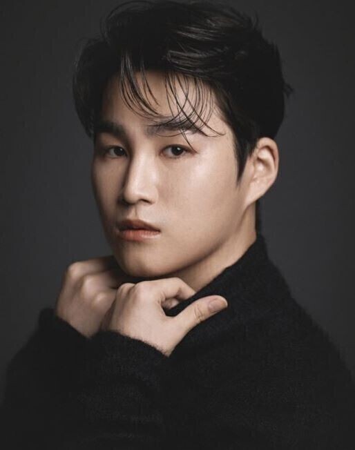 가수 김희재, 군복무 중 특혜 논란 해명 “군악대 지시 따라”