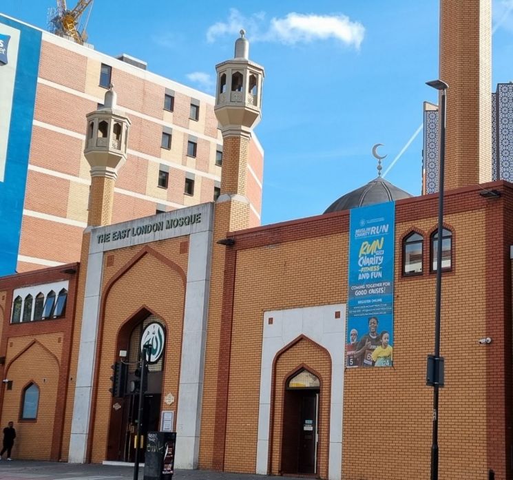 런던 화이트채플 한복판에 자리잡은 이슬람 사원 전경(사진=류태민 기자)