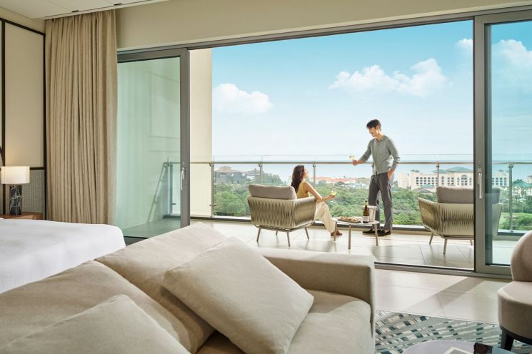 "객실서 스파와 와인을" 그랜드 조선 제주, '로맨틱 홀리데이' 패키지