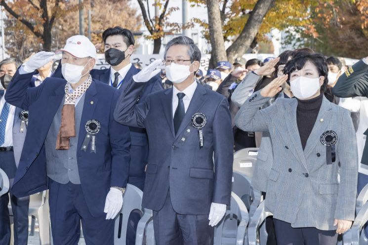 [포토]최호권 영등포구청장 반공순국용사 위령제 참석