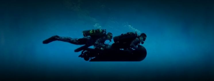 잠수사추진기는 특수잠수요원이 물속에서 빠른 속도로 이동할 수 있도록 도와준다.