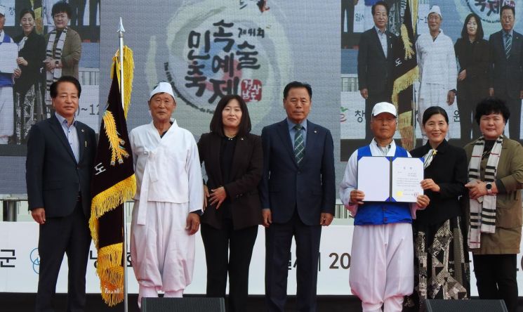 경남 창녕군 구계목도 보존회가 경상남도 민속에술축제에서 최우수상을 수상했다.[이미지출처=구계목도보존회 제공]