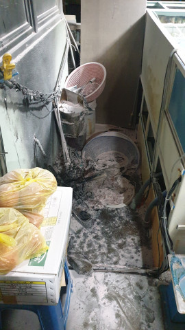 경남 창원시 마산합포구 어시장 횟집에서 화재가 발생한 것을 시민 A 씨가 소화기로 불을 진압해 대형 화재를 막았다.