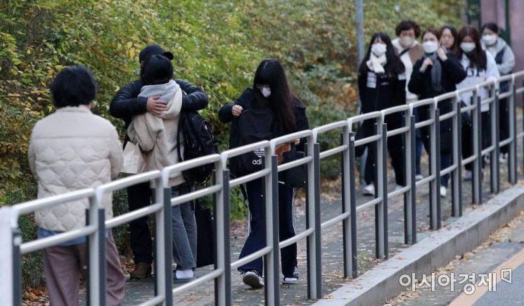 [포토] 수능 고사장 향하는 수험생들