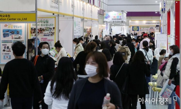 [포토] 방문객들로 붐비는 서울국제유아교육전