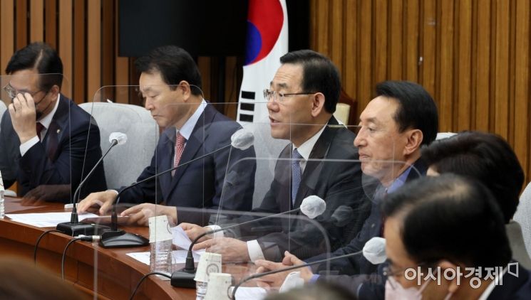 주호영 국민의힘 원내대표가 18일 국회에서 열린 원내대책회의에 참석, 모두발언을 하고 있다./윤동주 기자 doso7@