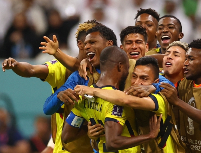 에네르 발렌시아와 에콰도르 선수들이 기뻐하는 모습. 사진 = 연합뉴스