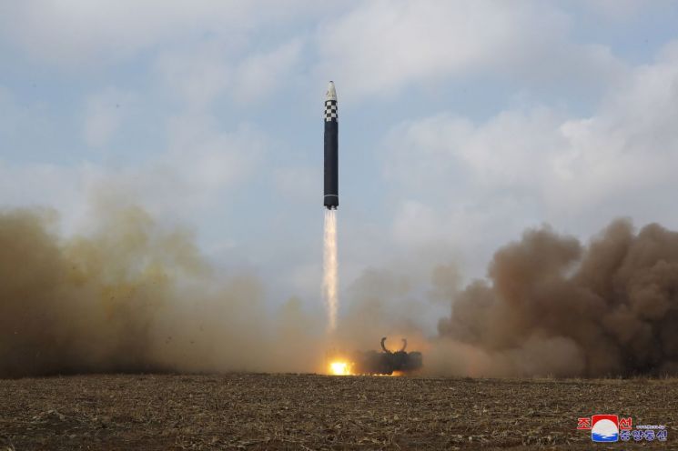 북한의 대륙간탄도미사일(ICBM) '화성-17형' [이미지출처=연합뉴스]