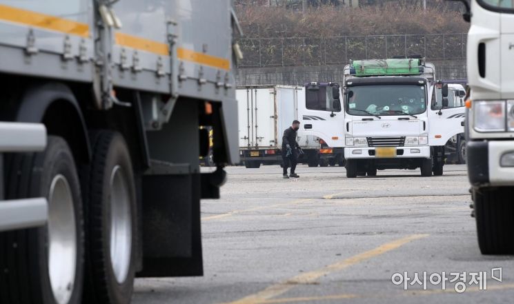 [포토] 화물연대 파업, 당정 긴급대책 논의... 안전운임제 연장될까