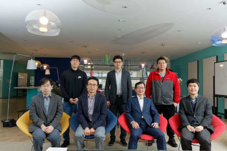 (왼쪽 위부터 시계방향) 손창희, 이종원, 정건욱, 박형렬, 김대식, 남궁선, 전영철 교수.