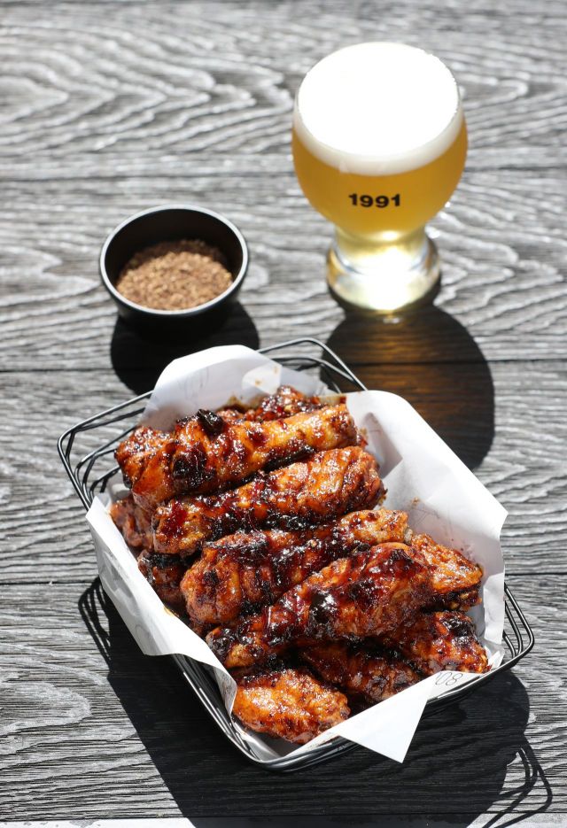 교촌치킨, '블랙시크릿콤보'로 치맥 문화 선도…"단짠매콤 끝판왕"