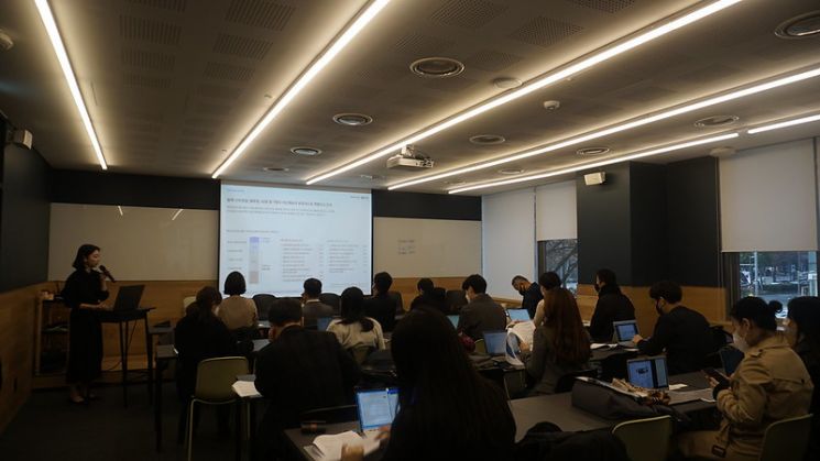 22일 '2022 스타트업 트렌드리포트' 발표 기자간담회가 진행되고 있다.