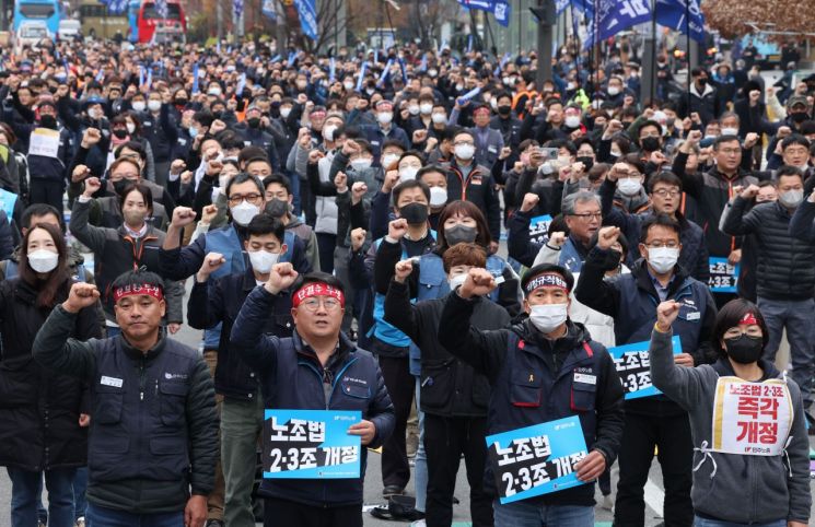 화물·철도·학교·병원·공공기관 릴레이 파업…시험대 선 공권력