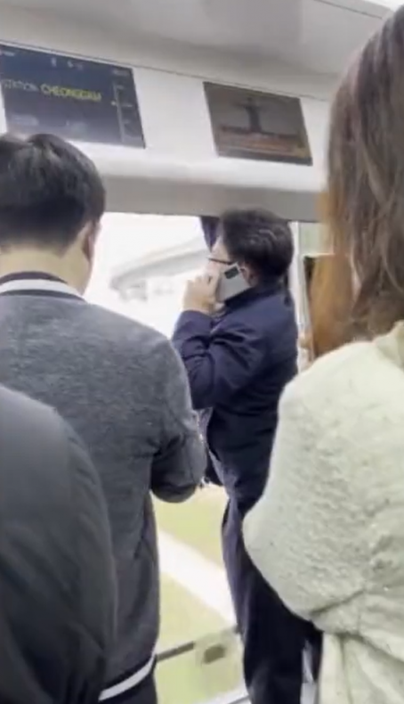 7 Line Crossed Han River with Door Open 'Extremely Dangerous'... Growing Concerns Over 'Safety Negligence' Accidents