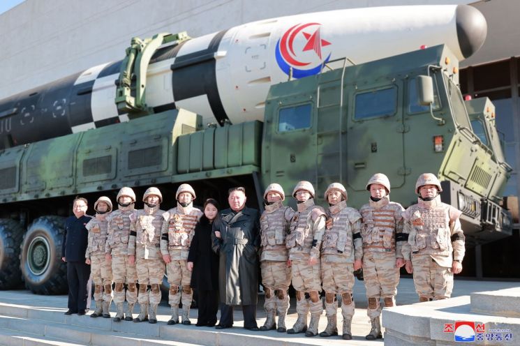 北, '핵무력 완성' 언급 없이 "ICBM 자랑스러운 주체병기"