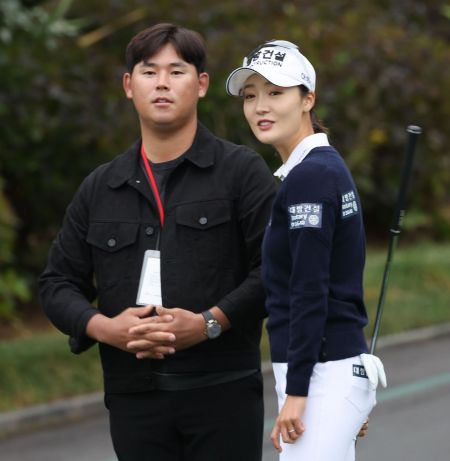 ‘프로 골퍼 커플’ 김시우와 오지현은 12월18일 부부가 된다.