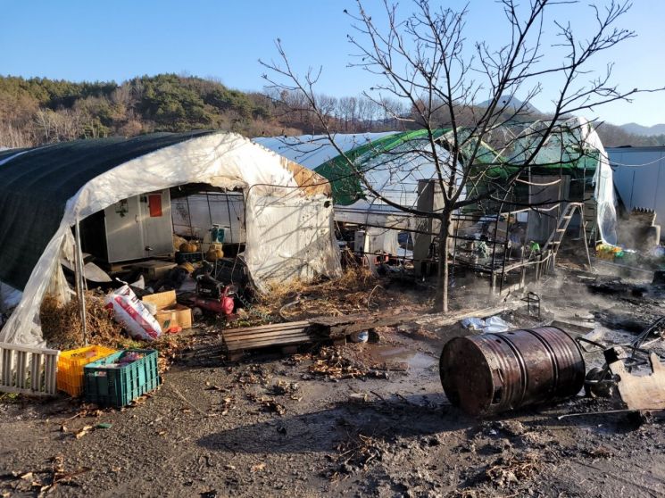 경남 거창군 거창읍의 딸기재배 비닐하우스에서 화재가 발생했다. [이미지출처=경남소방본부]