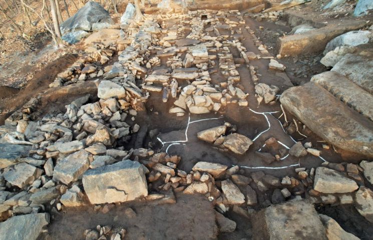 고려 왕 거처한 강화 묘지사지서 대형 온돌 발견