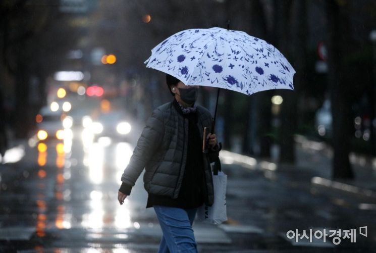 [포토] 내일까지 전국 강한 비…비 그치고 기온 '뚝'