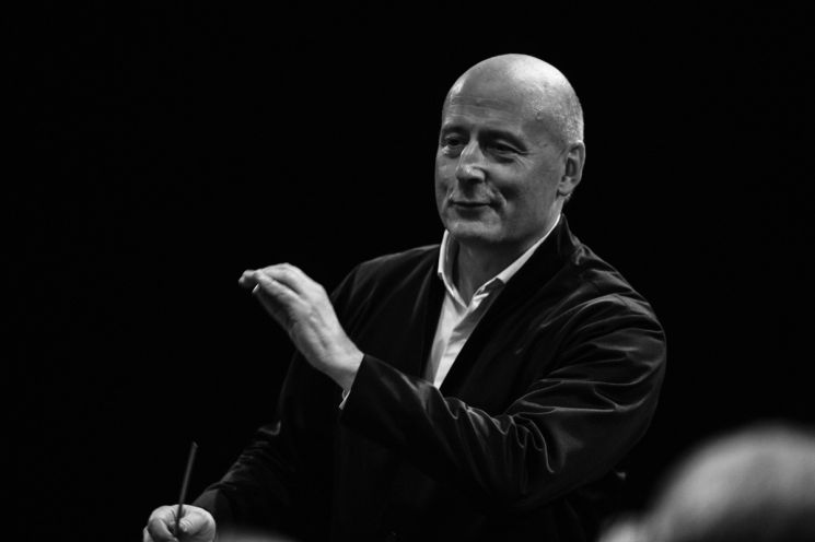 세계에서 가장 ‘바쁜 지휘자’ 파보 예르비, 한국 온다