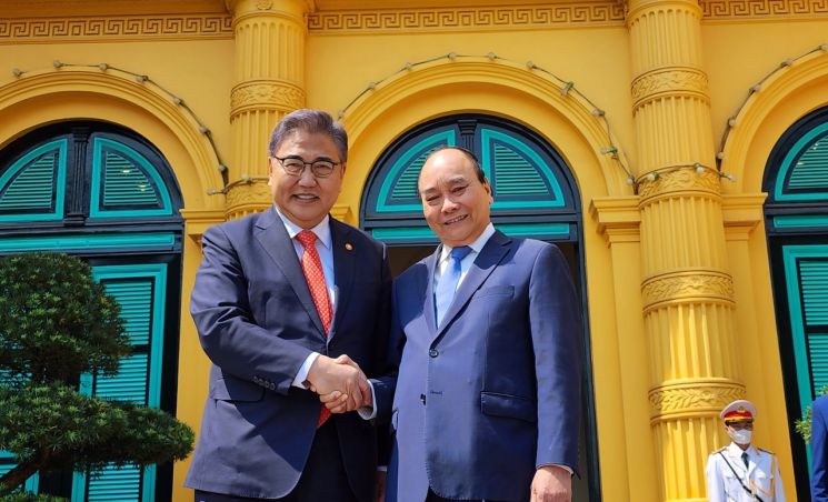 응우옌 쑤언 푹 베트남 국가주석이 다음 달 한국을 방문해 기업인들을 만날 예정이다. [이미지출처=연합뉴스]