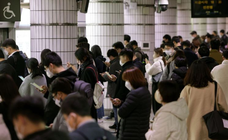 '접점 못 찾은 노사' 서울 지하철 6년만에 파업…비상수송대책 가동
